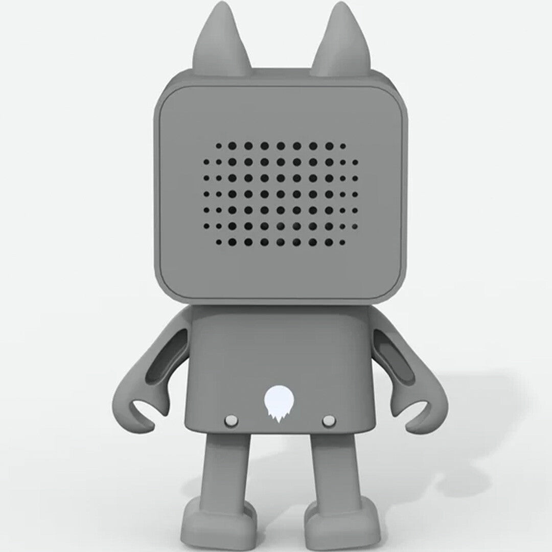 Achterkant van de mob bluetooth speaker in de vorm van een grijze wolf, met speakerrooster en een wit staartje.