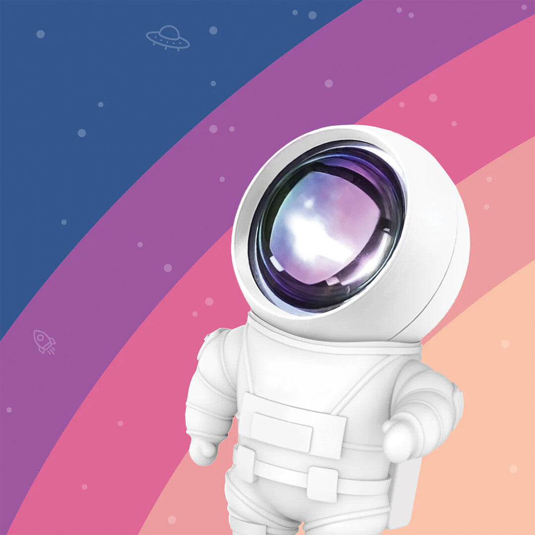 mob astronaut nachtlampje met kleurrijk vizier tegen een achtergrond van een regenboog en ruimte-elementen.