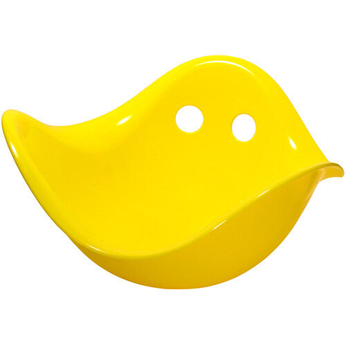 Moluk geel activiteitenspeelgoed Bilibo, een gebogen plastic schaal.