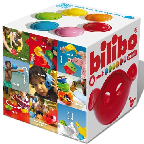 De verpakking van het Moluk Bilibo Mini 6-pack babyspeelgoed met spelende kinderen.
