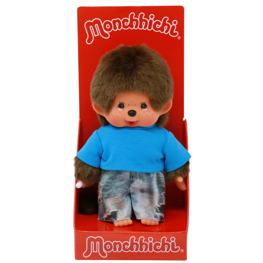 Monchhichi pop jongen in de rode productverpakking.