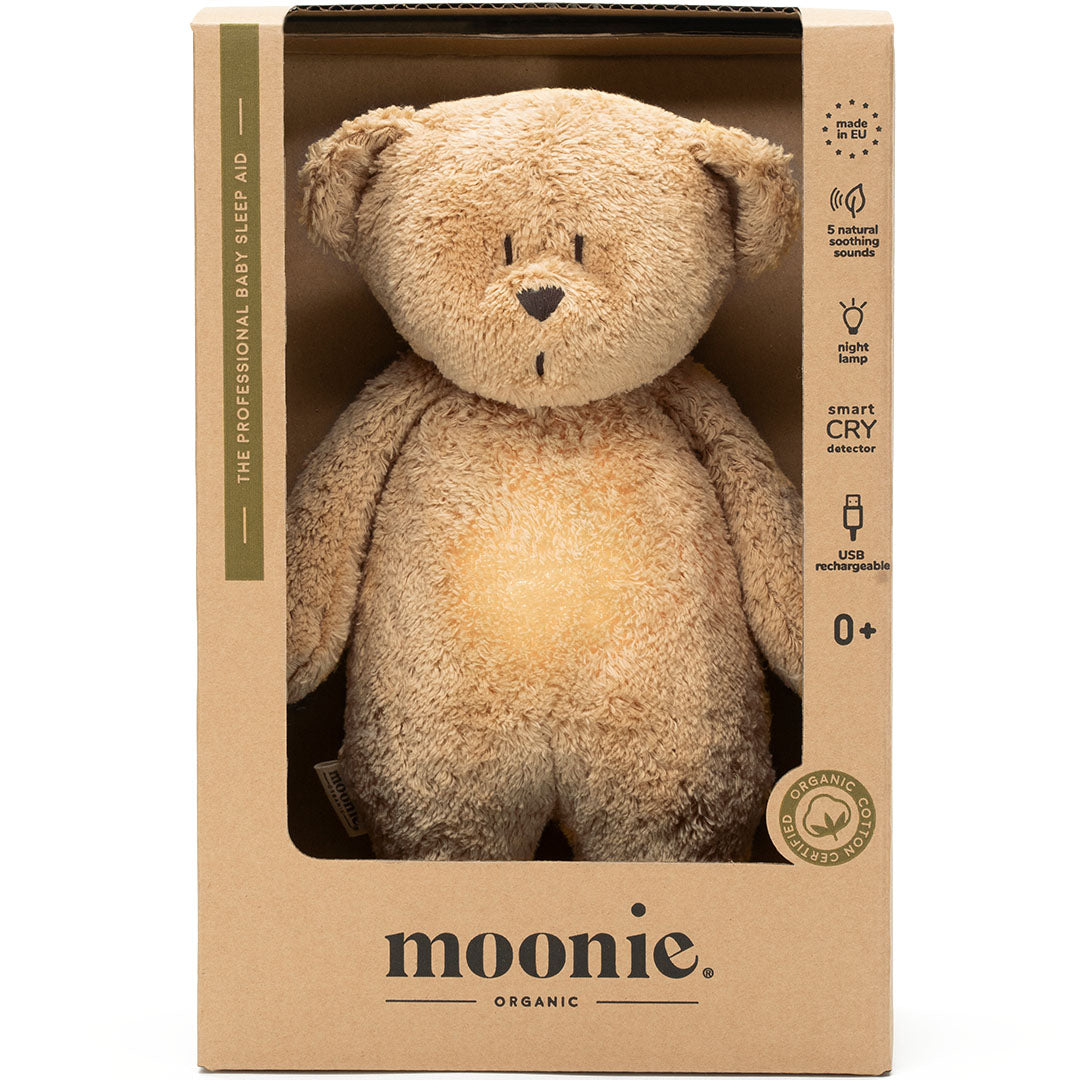 De moonie pluchen knuffelbeer met nachtlamp en geluid in de kartonnen verpakking.