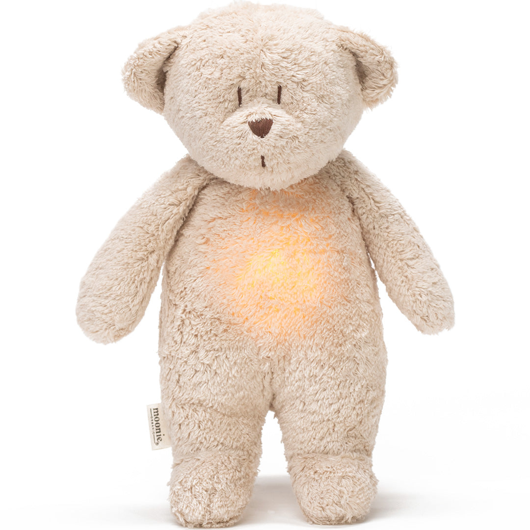 Moonie pluchen knuffelbeer met een oranje gloed in de buik.