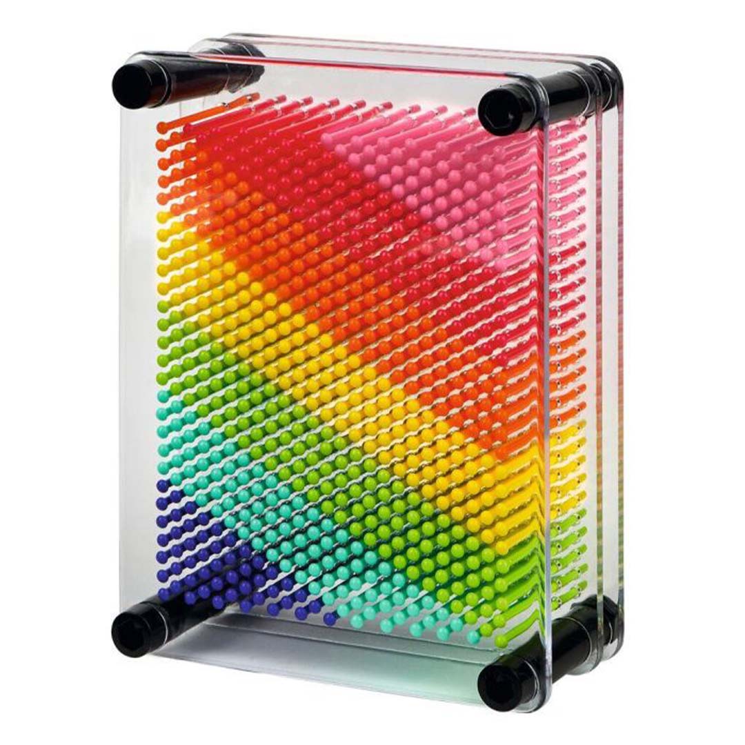 moses. 3D pin art speelgoed met regenboogkleurige pinnen die een textuur vormen.
