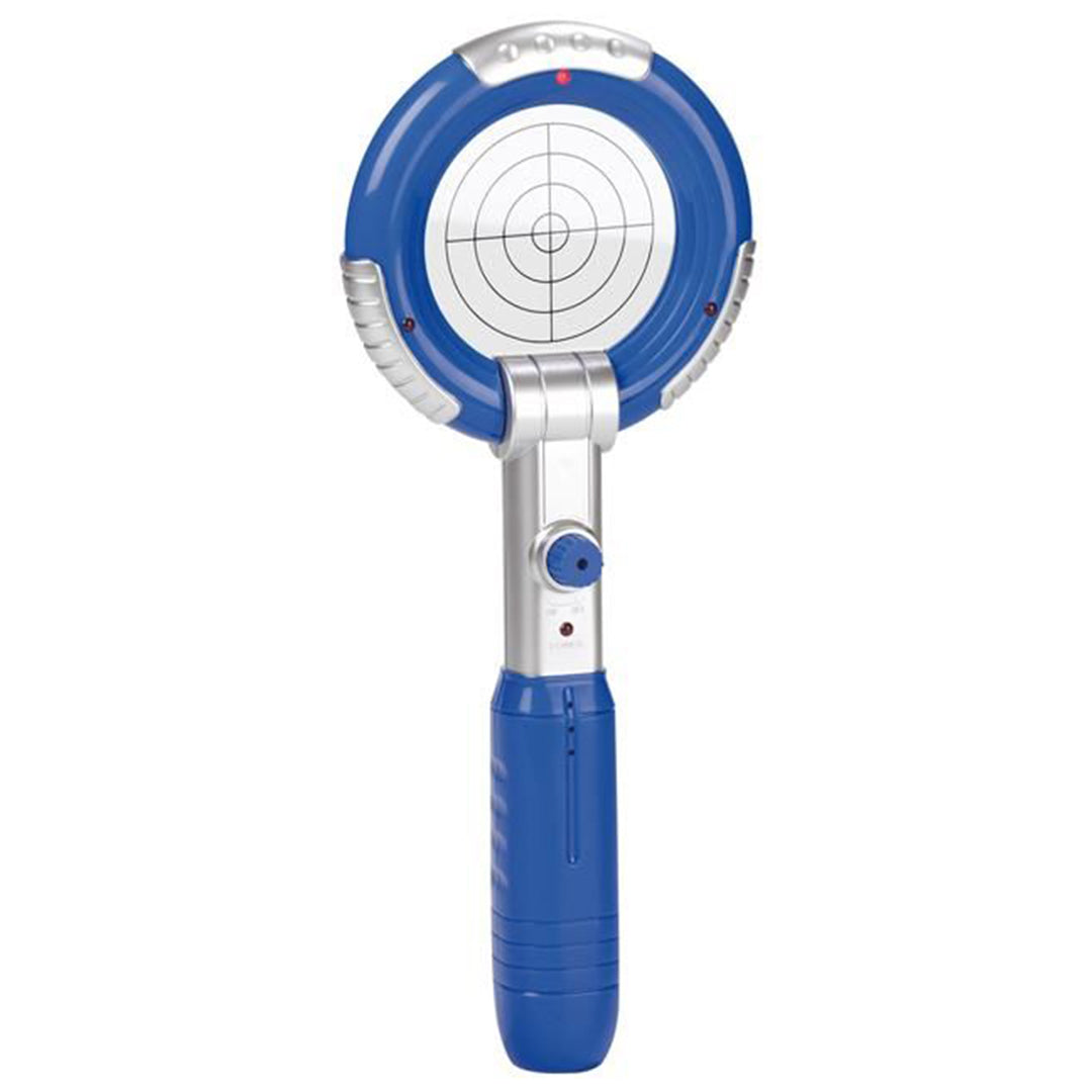 Detail van de moses. speelgoed metaaldetector als handheld apparaat met blauwe en zilveren zoekschijf.