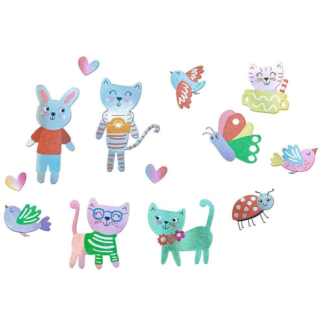 Collectie van kleurrijke metallic tijdelijke tatoeages met dieren zoals katten, een konijn, vogels, een vlinder en een lieveheersbeestje.