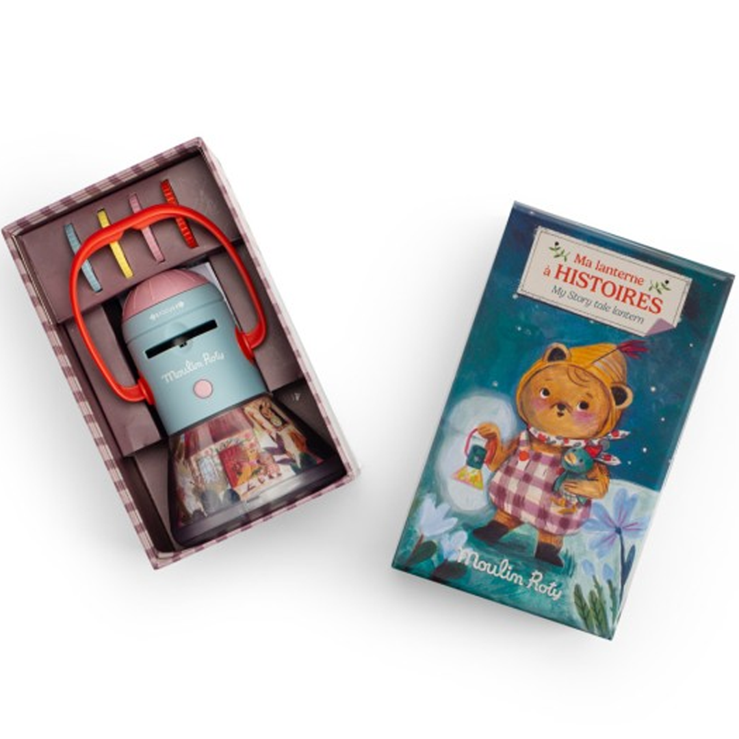 De Moulin Roty 3-in-1 projector in de open verpakking, naast de gesloten productdoos met een beer.
