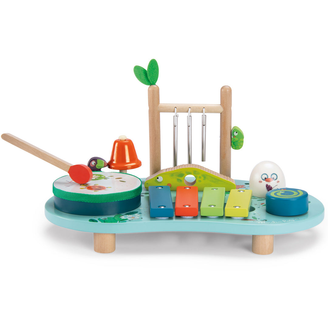 Moulin Roty muzikale activiteiten tafel met jungle thema, inclusief drum, xylofoon en bel, van voren gezien.