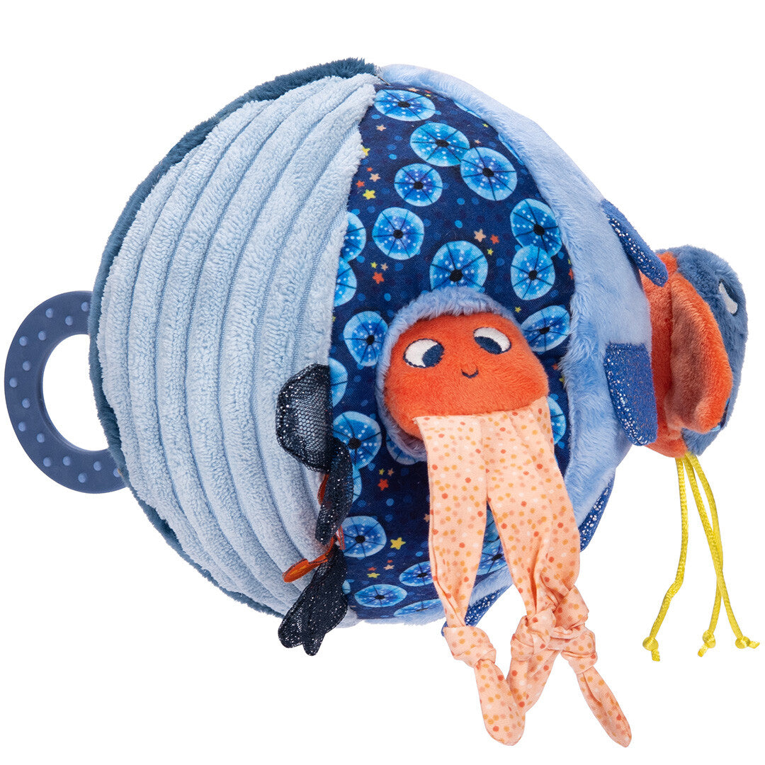 Moulin Roty activiteitenbal met een oranje octopus die uit een blauwe opening komt.