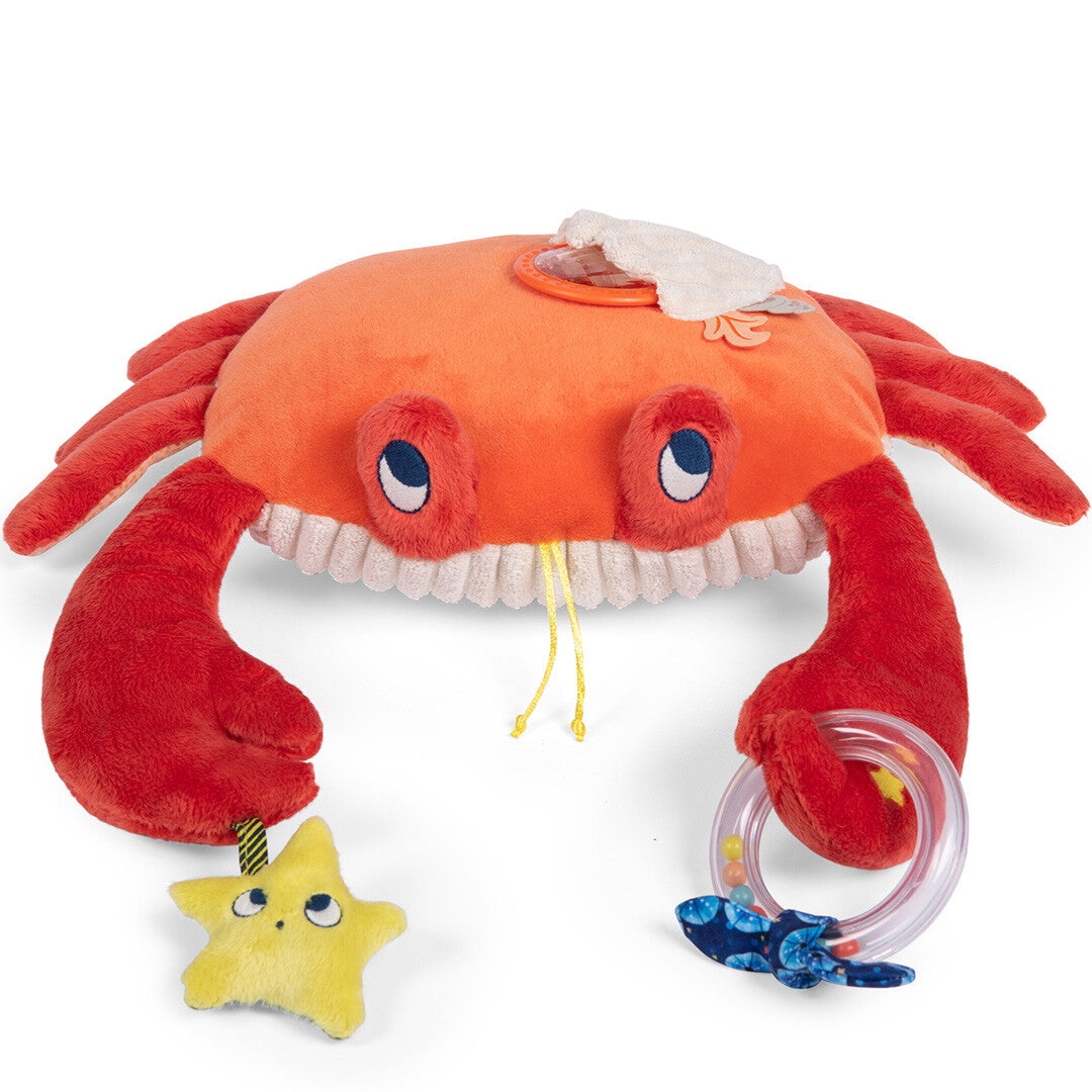 Schuin vooraanzicht van de Moulin Roty activiteitsspeelgoed krab met een gele ster en een rammelaar.