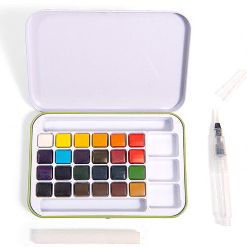 Een open aquarel schilderset voor kinderen met 24 kleuren verf, een waterkwast en een sponsje.