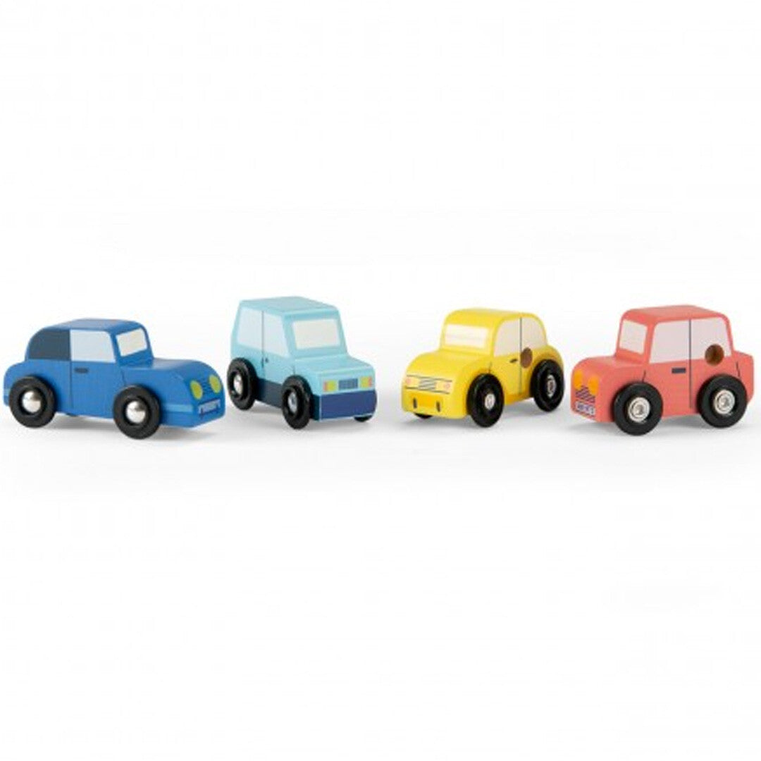 Vier Moulin Roty houten speelgoedauto's in blauw, lichtblauw, geel en rood.