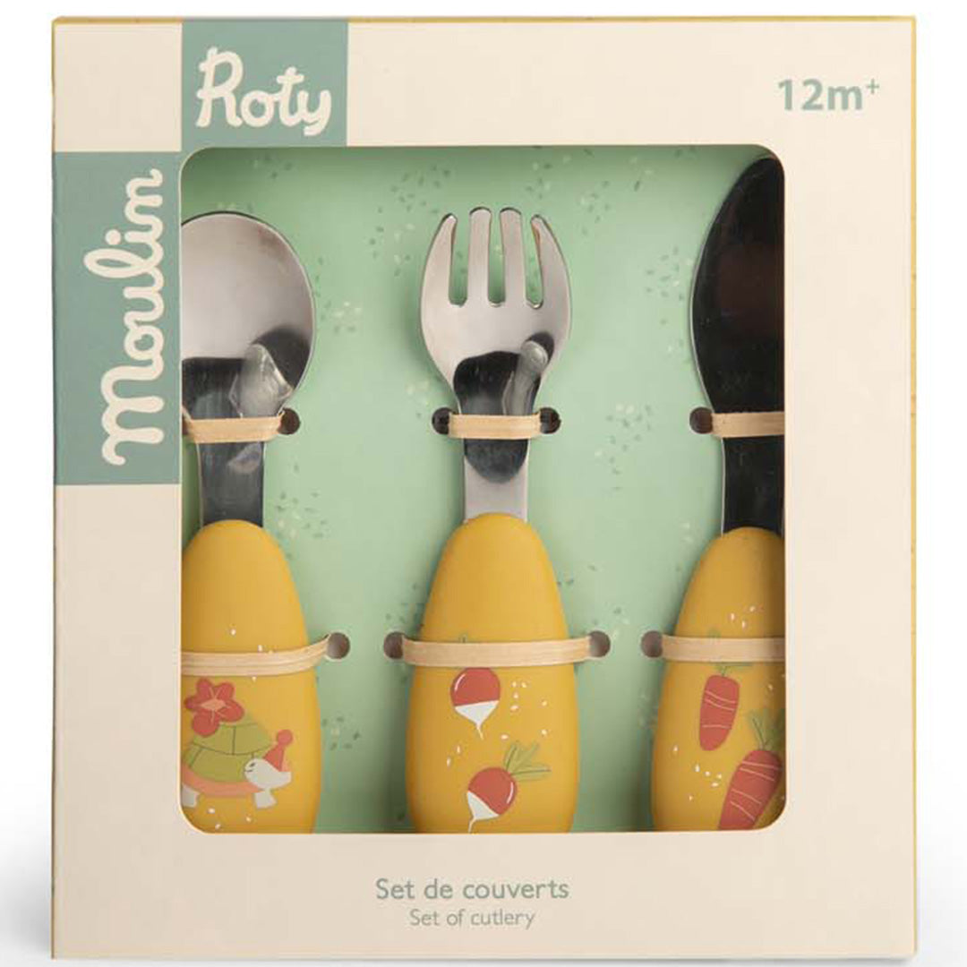 De verpakking van de Moulin Roty kinderbestekset met de gele lepel, vork en mes zichtbaar.