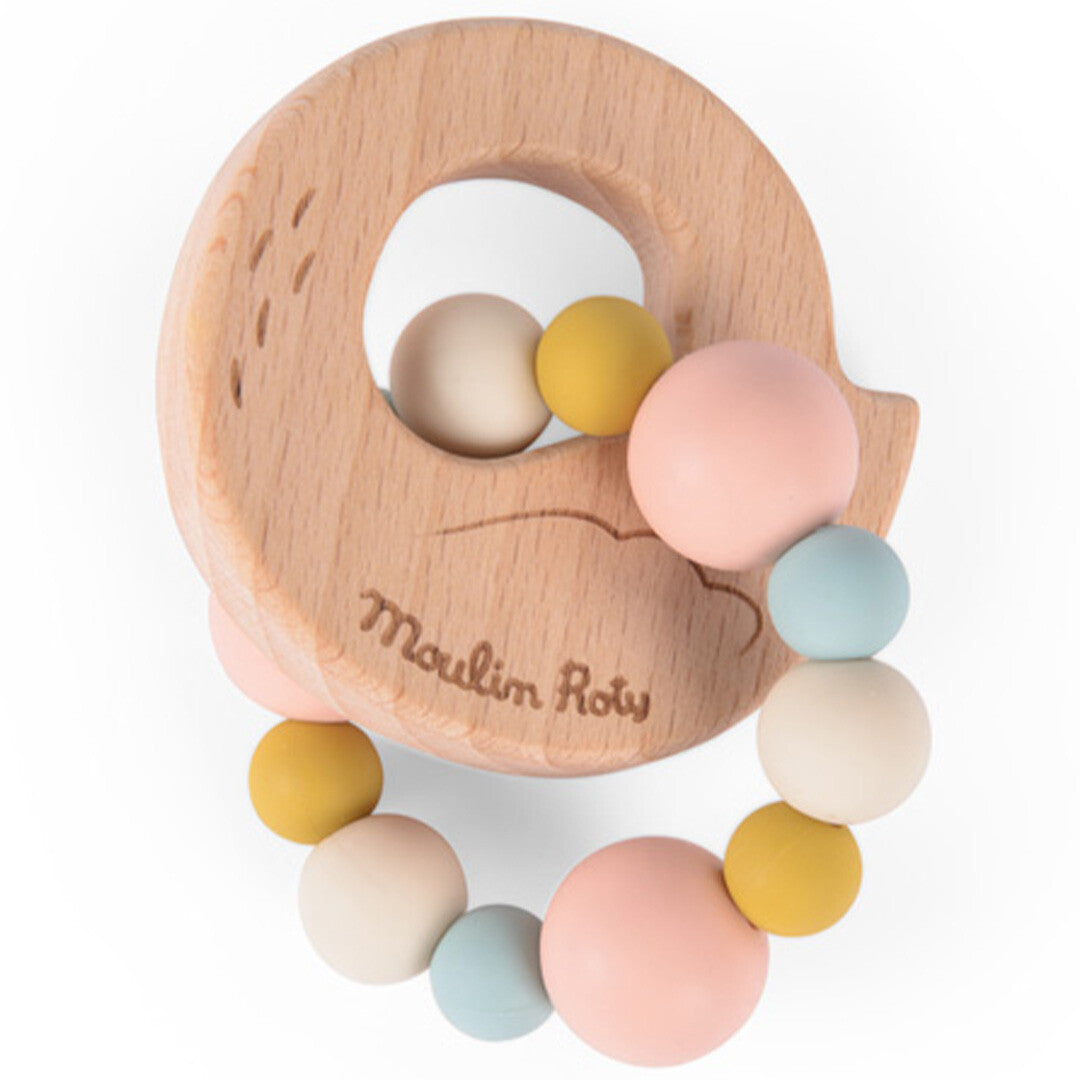 Moulin Roty houten bijtring rammelaar in de vorm van een zwaan met gekleurde siliconen kralen en gegraveerde merknaam.