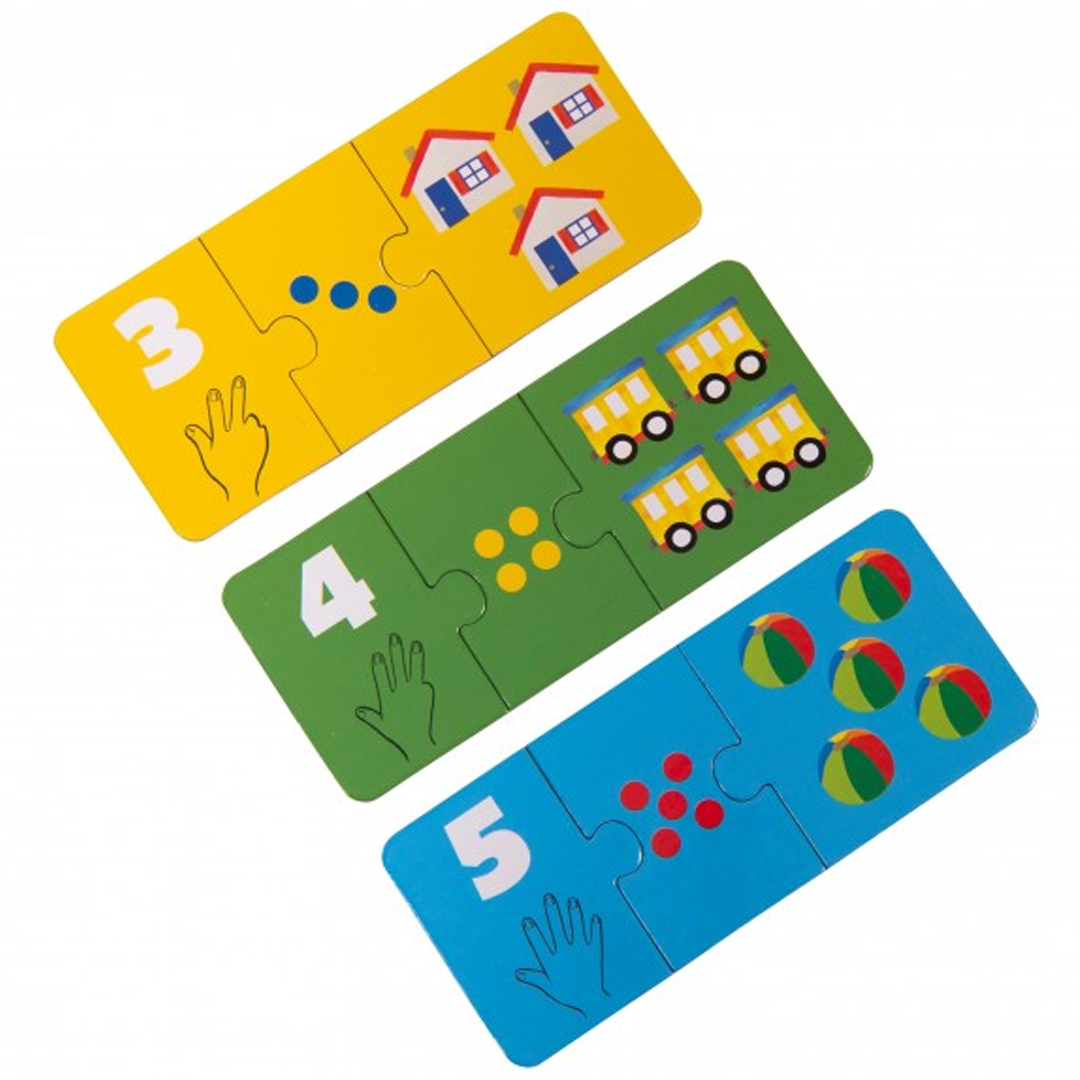Drie verbonden cijferpuzzels met de nummers 3, 4 en 5, afgebeeld met huizen, bussen en strandballen.
