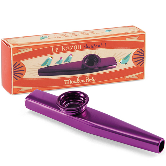 Moulin Roty paarse aluminium kazoo met de verpakking ernaast.