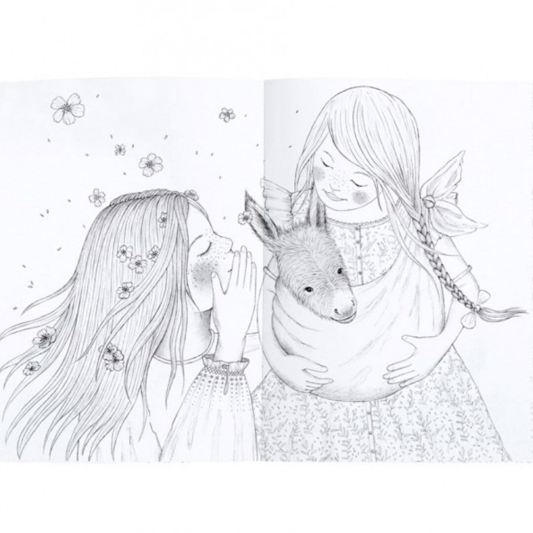 Twee zwart-wit illustraties uit het Les Rosalies kleurboek, met een meisje met bloemen in haar haar en een meisje dat een ezel draagt.