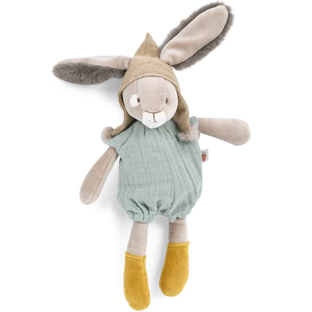 Moulin Roty knuffelkonijn met groene romper en beige puntmuts.