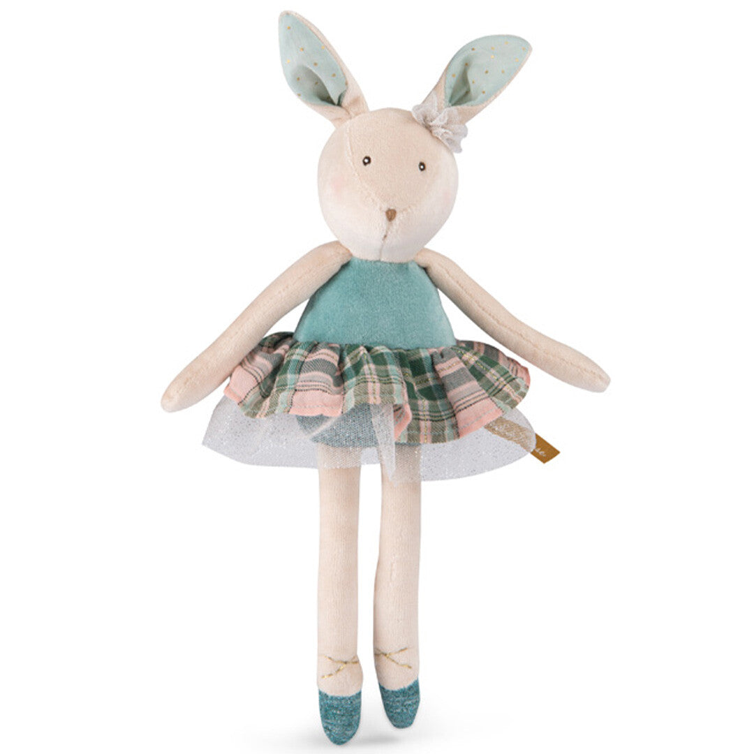 Moulin Roty knuffelkonijn ballerina met geruite rok en blauwe balletjes, staand op een witte achtergrond.