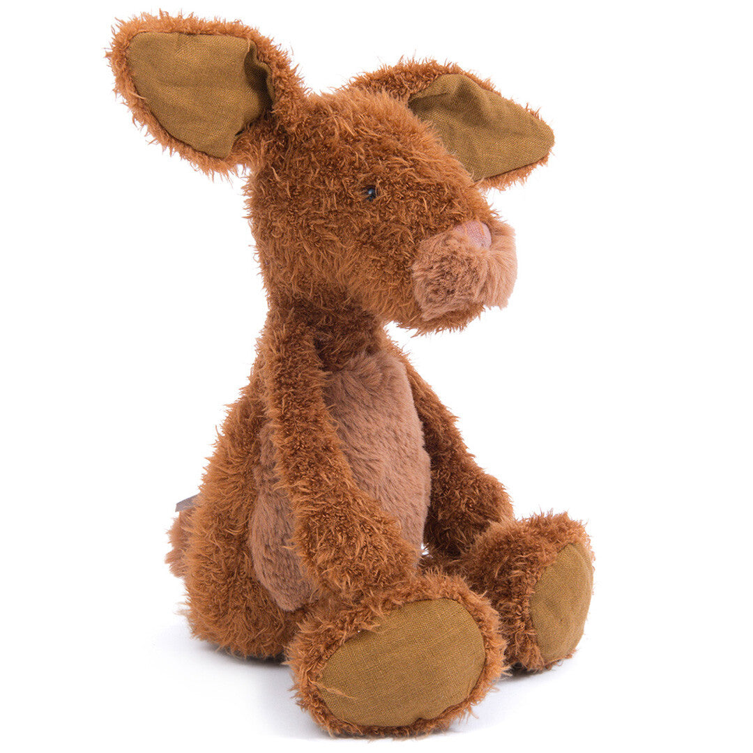 Moulin Roty bruin pluchen knuffelkonijn zittend.