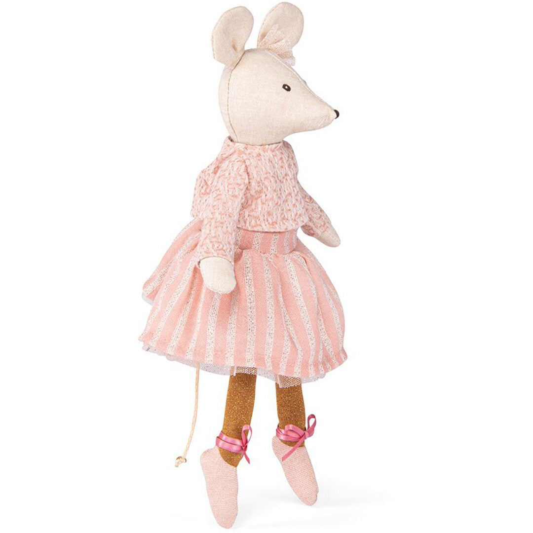 Moulin Roty knuffelmuis Anna in roze ballerina outfit, schuin van voren gezien.
