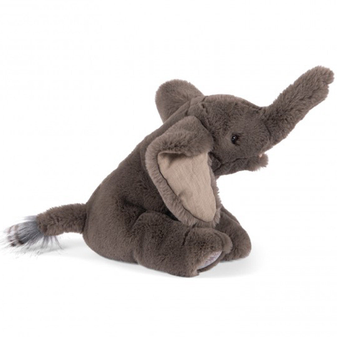 Moulin Roty bruine pluchen olifant zittend met licht opgestoken slurf.