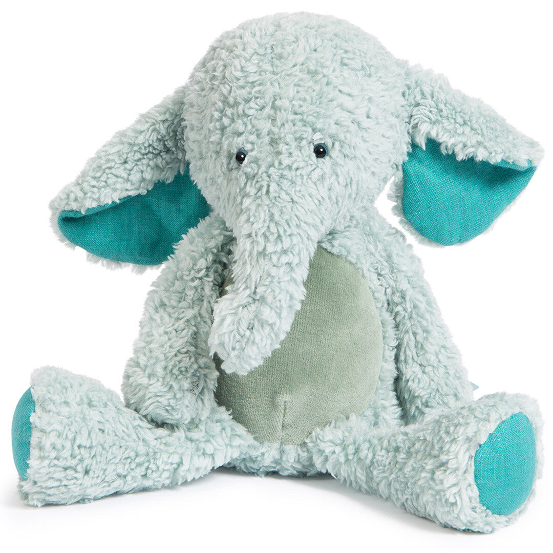 Moulin Roty pluchen knuffelolifant in lichtblauw met groene buik en teal details, zittend en recht van voren gefotografeerd.