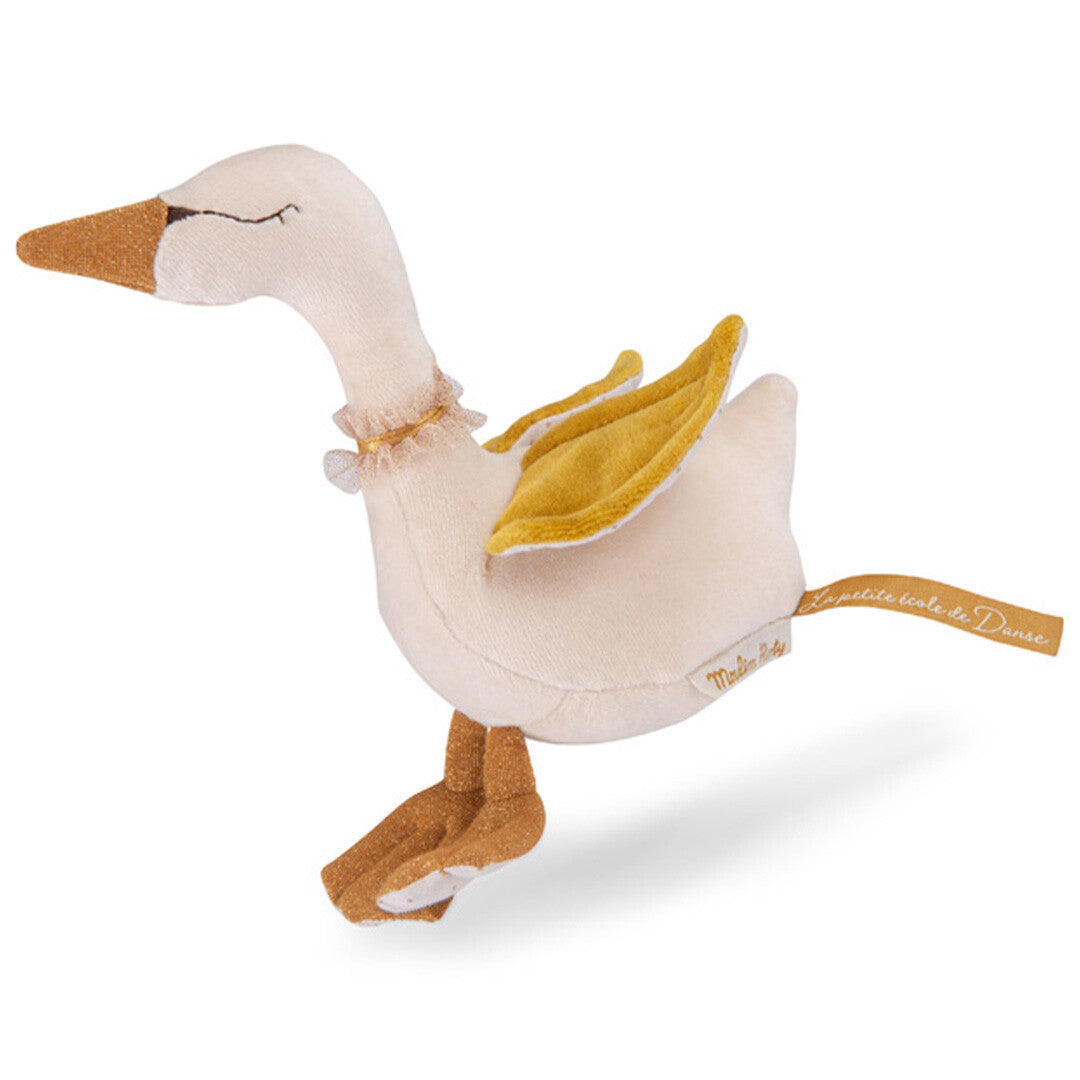 Moulin Roty knuffelzwaan rammelaar, een crèmekleurige zwaan met gouden details en een merklabel, in een staande positie.