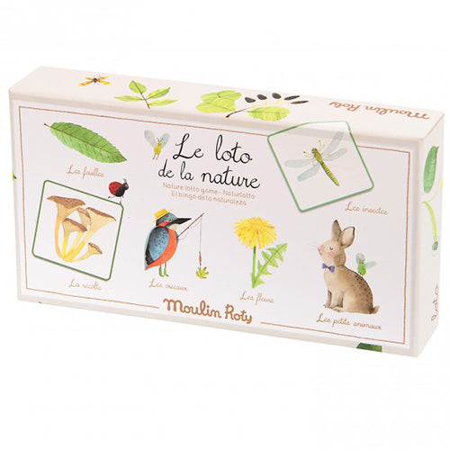 De verpakking van het Moulin Roty lotto natuur spel met illustraties van bladeren, paddenstoelen, een ijsvogel, paardenbloem, konijn en libel.