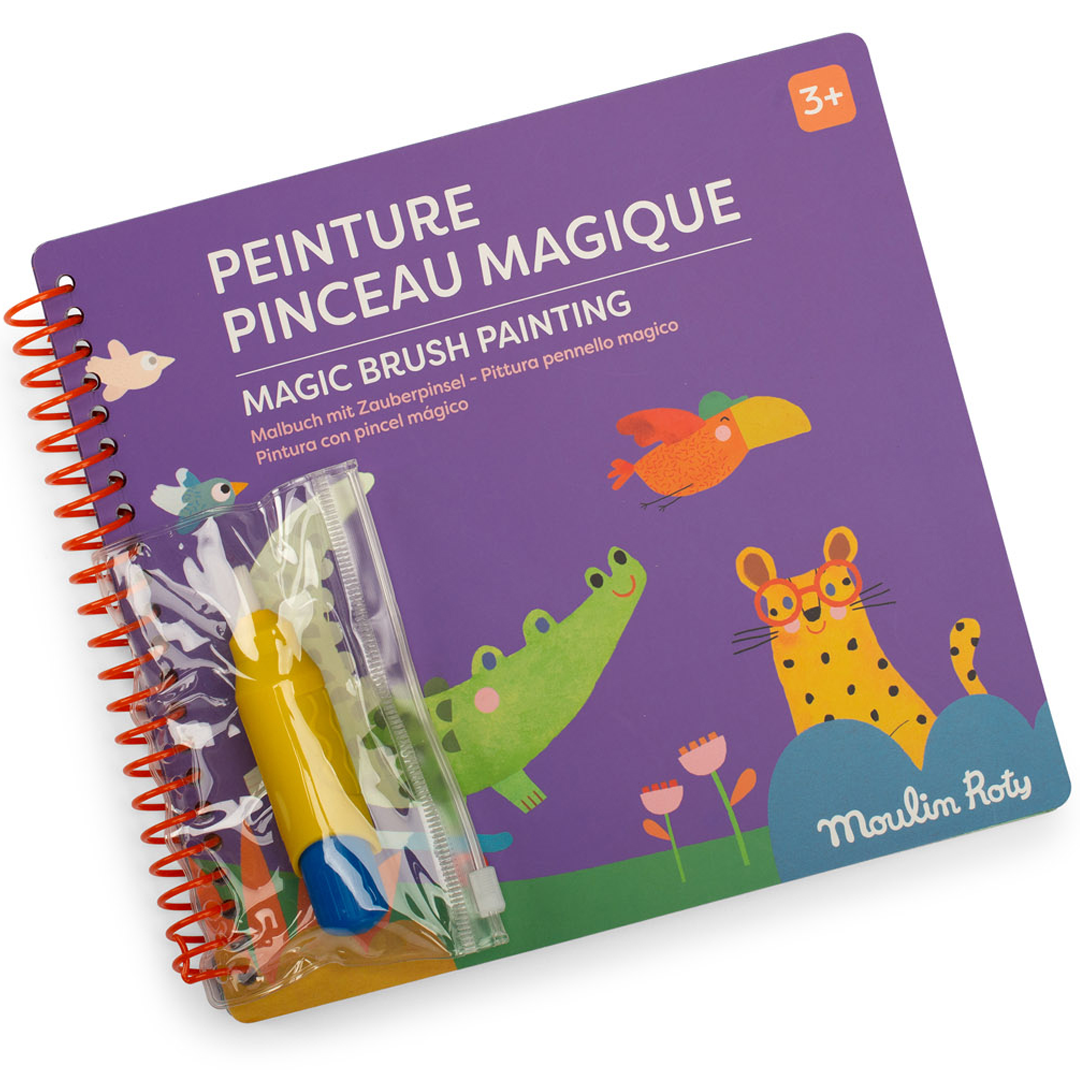 Moulin Roty magisch schilderboek met paarse kaft met dieren en bloemen, en een waterpen in een plastic zakje ernaast.