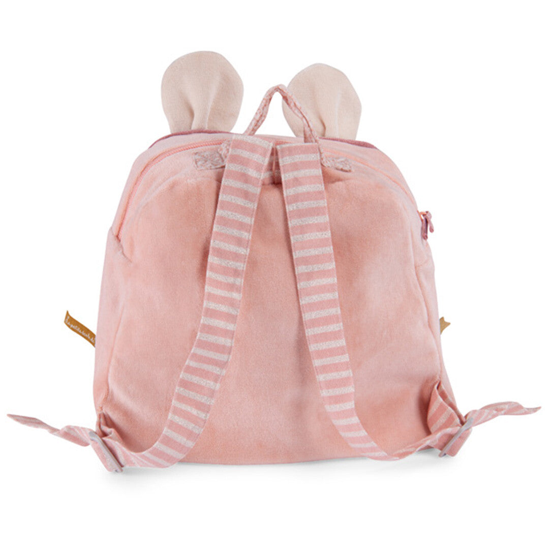 Achterkant van de Moulin Roty roze peuterrugzak met gestreepte schouderbanden op een witte achtergrond.