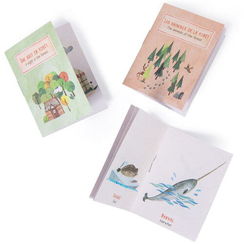 Drie opengeklapte storybooks met illustraties van dieren en natuurlandschappen.