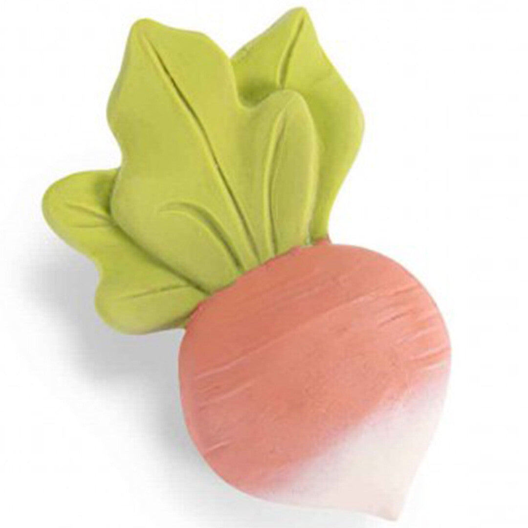 Moulin Roty bijtspeeltje in de vorm van een roze-witte radijs met groene bladeren.