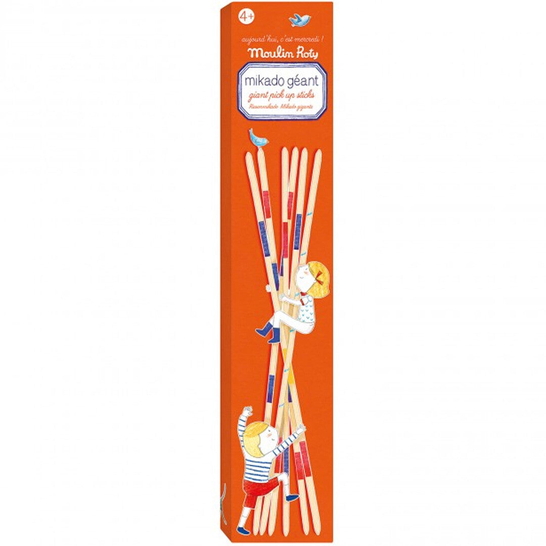 De oranje verpakking van het Moulin Roty reuze mikado behendigheidsspel met illustraties van kinderen.
