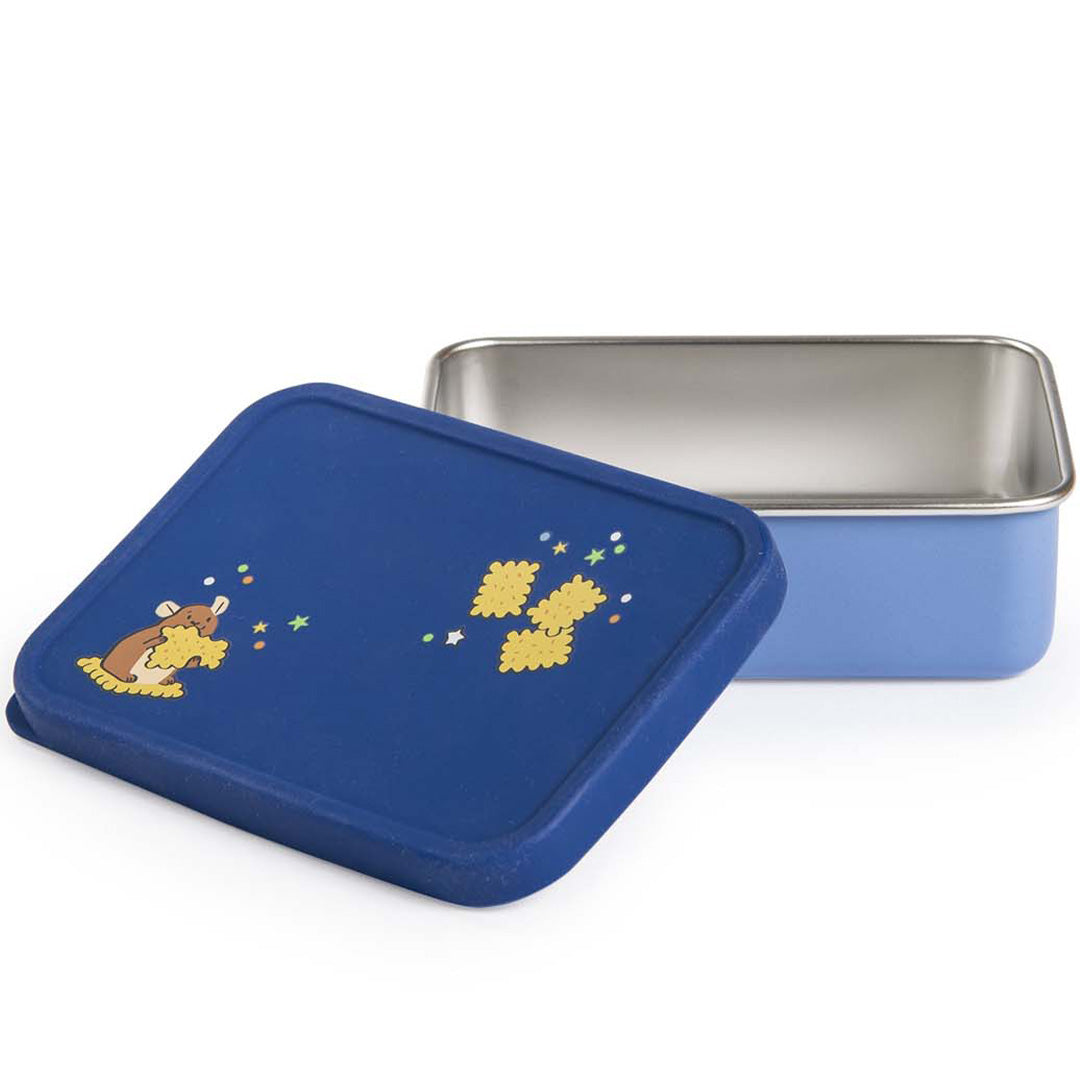 Open blauw kinder snackdoosje van roestvrij staal met de deksel ernaast, waarop een Puce & Pilou figuur staat.
