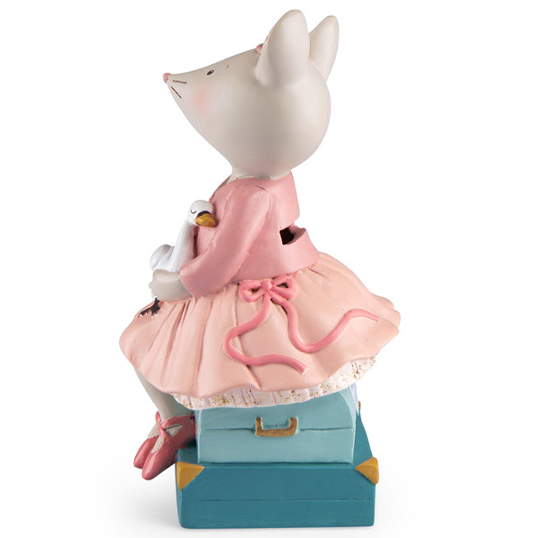 Linker zijaanzicht van de Moulin Roty spaarpot van een muis in roze balletpakje met zwaan.