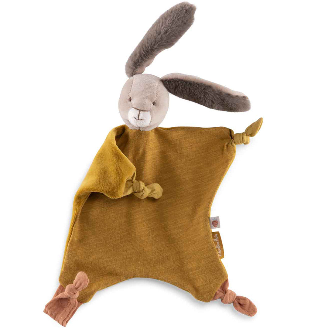 Moulin Roty okergeel konijn knuffeldoekje voor baby's, schuin liggend.