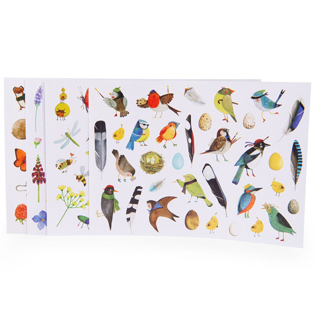 Meerdere vellen met stickers van vogels, eieren, veren, insecten en bloemen.