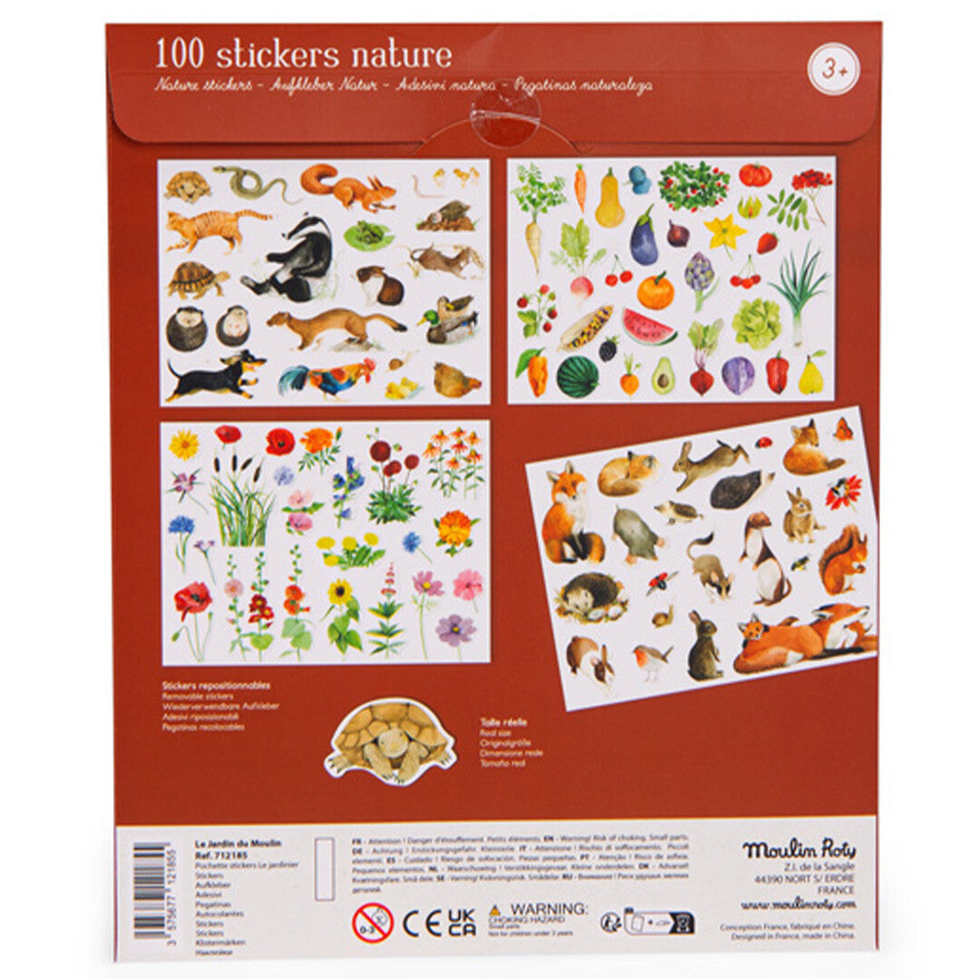 Achterkant van de Moulin Roty stickerset verpakking met voorbeelden van natuurstickers, inclusief dieren en groenten.