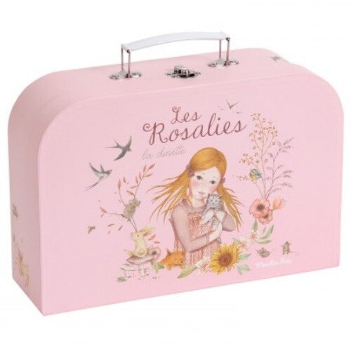 Moulin Roty roze theeservies koffer met een illustratie van een meisje met een katje en de tekst "Les Rosalies".