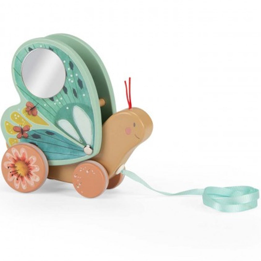 Moulin Roty houten trekfiguur vlinder met groene vleugels, bloemmotieven en een spiegel, met een lichtblauwe trekkoord.