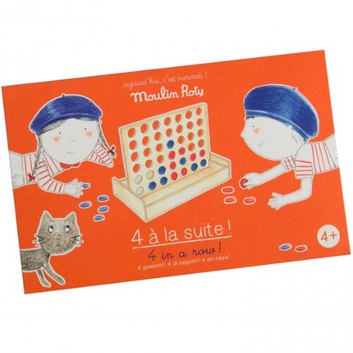 De oranje verpakking van het Moulin Roty 4 op een rij bordspel met illustraties van kinderen en de speldoos.