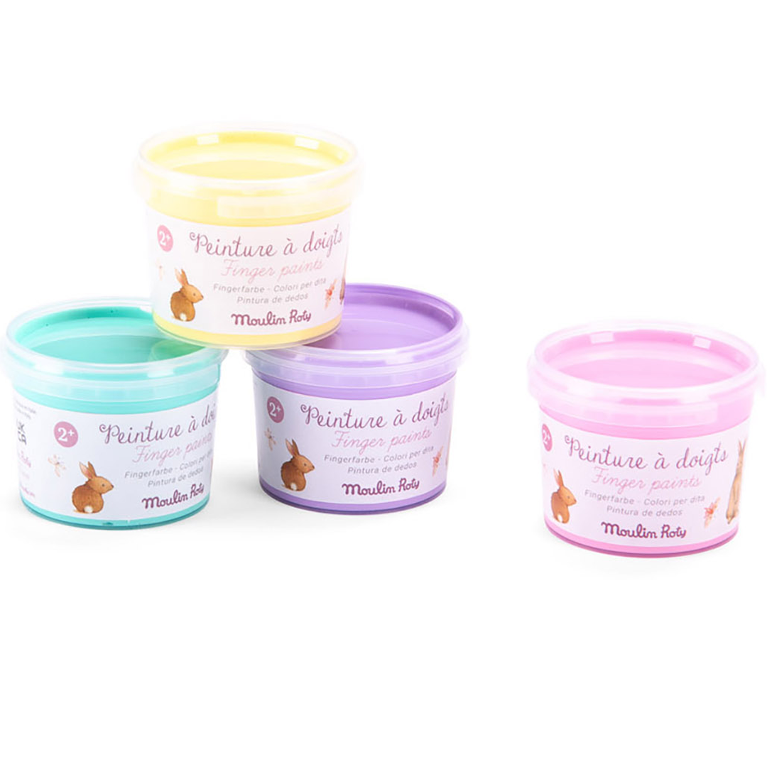 Drie potjes Moulin Roty vingerverf in pastelkleuren geel, groen en paars.