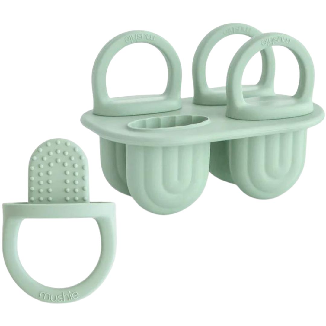 Mushie siliconen ijsvormen set in lichtgroen met vier vormen en een losse bijtring voor baby's.