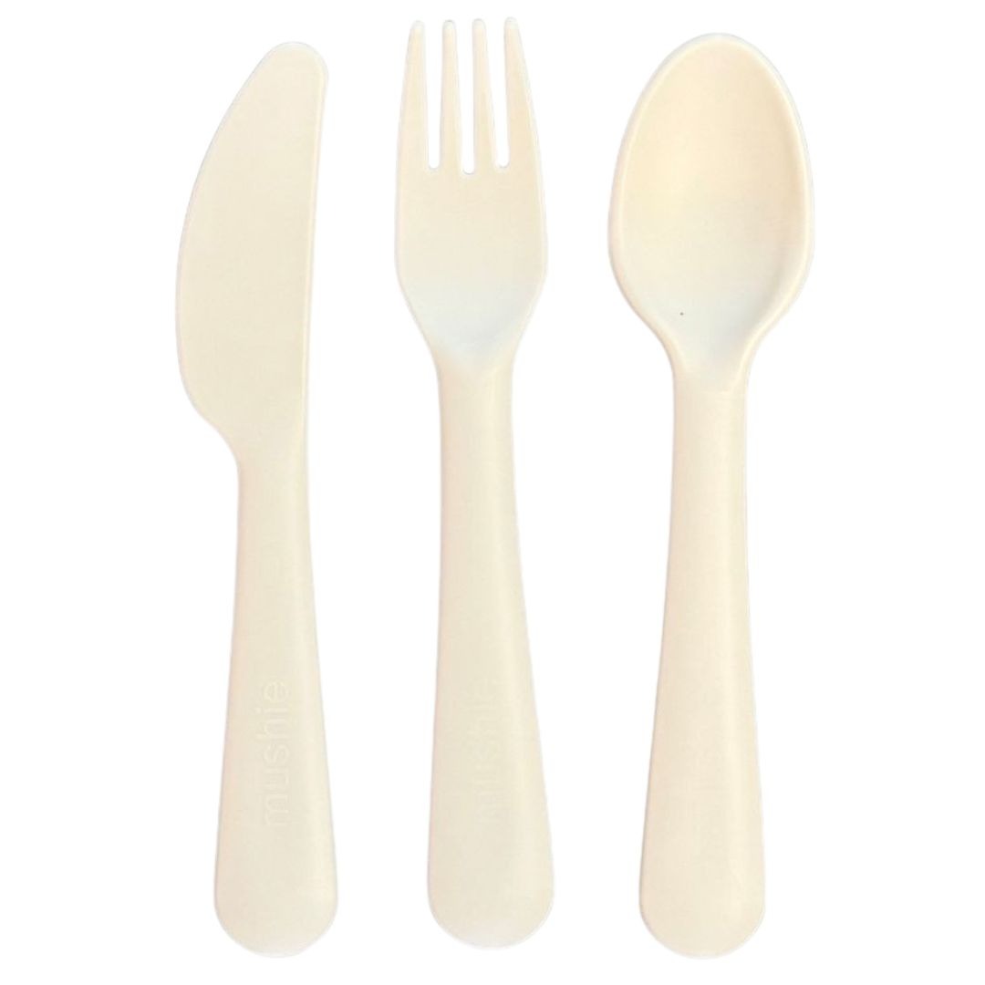 Mushie kinderbestek set in ivoorkleur met een mes, vork en lepel.