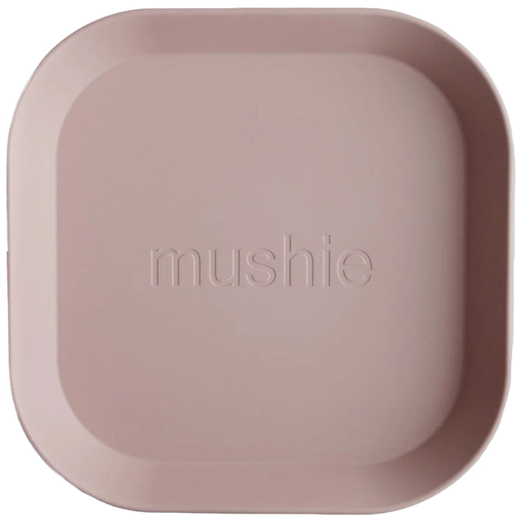 Een mushie kinderbord in blush roze, van bovenaf gezien met het logo in het midden.