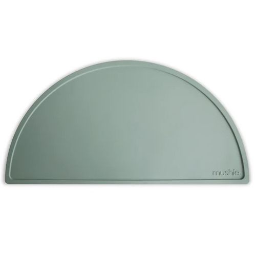 Mushie placemat in Cambridge blue, een effen halfcirkelvormige siliconen placemat.