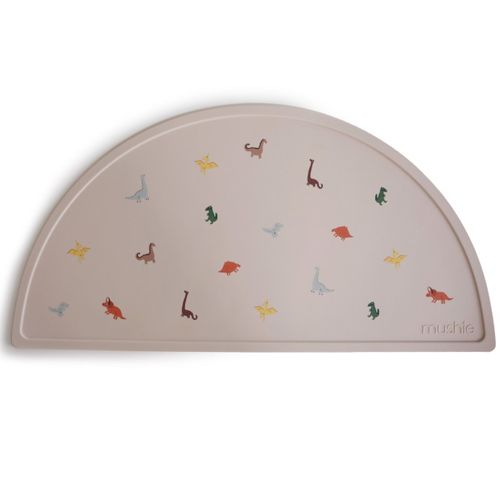 Mushie beige placemat voor kinderen met kleurrijke dinosaurusfiguren.
