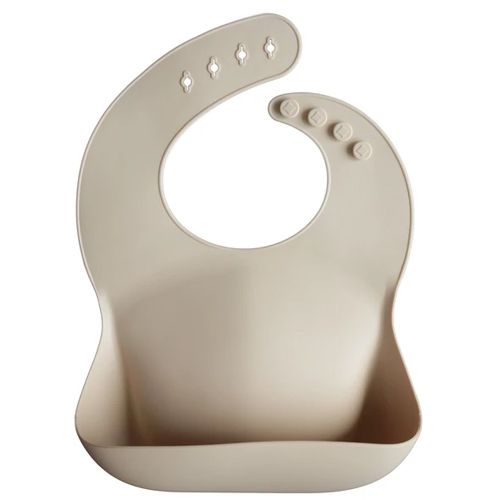 Mushie siliconen babyslab in beige kleur.