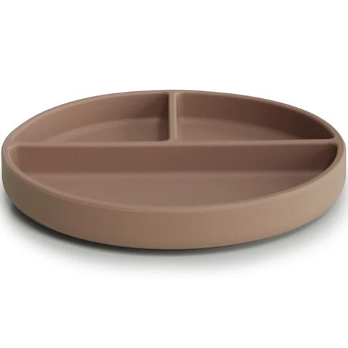 Mushie siliconen vakjesbord voor baby's in beige kleur, schuin van voren gefotografeerd.